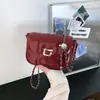 Bestseller transfronterizo bolso pequeño para mujer bordado estilo Chanel 2026 nuevo bolso pequeño con cadena de bolitas plateadas, bolso de hombro y cruzado moderno y versátil