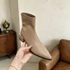 Botas de tacón grueso con punta para mujer, 26 nuevas de moda, sencillas y elegantes para ir al trabajo, piel suave, cómodas de llevar, estilo Martin, botines cortos que estilizan