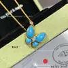 Collar de Mariposa de Lujo Ligero, Diseño de Nicho, Mismo Estilo que Celebridades de Internet, Elegante Cadena para Clavícula de Oro Rosa de 18 Quilates y Nácar Blanco