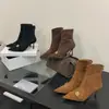 Elasticidade mostra silhueta fina e um senso de luxo! Botas de tornozelo pretas de salto alto com bico fino e fivela de metal, novidades de outono e inverno, zíper traseiro, botas emagrecedoras para mulheres