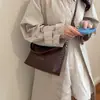 Bolsa de concha de mano de lujo ligero de nicho al por mayor para mujer, nuevo bolso de hombro tejido de color sólido para otoño de 2026, bolso cruzado para el día a día