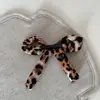 Pinza para el Cabello Estilo Coreano con Estampado de Leopardo Color Café, Elegante y Versátil, Adecuado para la Parte Trasera de la Cabeza, Pinza Lateral, Pinza BB, Pinza para el Flequillo, Pinza de Tiburón, Accesorio para el Cabello