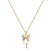 [Acero de titanio] Collar elegante y lujoso con diseño de mariposa hueca y diamantes, cadena de clavícula para mujer, cadena de acero de titanio.