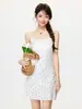 Vestido de Retazos con Ribete de Encaje Floral Blanco Estilo Puro Deseo con Tirantes Finos para Mujer Primavera/Verano 2026 Vestido de Longitud Media que Ceñe la Cintura