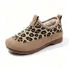 Novos sapatos casuais de algodão para o inverno de 2026, estampa de leopardo, bico fino, bico redondo, confortáveis, duráveis, leves, versáteis e fáceis de calçar - perfeitos para mães