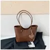 Nova Bolsa Tote Casual Texturizada Simples 2026, Bolsa da Moda e Tendência de Grande Capacidade, Bolsa de Ombro Feminina Cor Sólida Personalizada