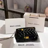 Una generación de cabello fragancia pequeña cadena de lujo ligero bolsa de axila 2024 alta sensación rombos bolso bandolera mujer venta al por mayor