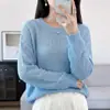 Suéter de tricô com gola redonda em algodão puro com design vazado, apresentando listras horizontais, mangas compridas, caimento solto e um estilo fino e leve adequado para primavera e outono