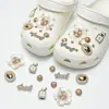 Acessórios de decoração de sapato perfurados transfronteiriços fivelas de sapato flores de borboleta iridescentes acessórios tridimensionais removíveis para cabedal de sapato fivela flores de sapato