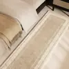 Alfombra de dormitorio estilo minimalista, alfombra de mesita de noche, felpudo, decoración del hogar de alta gama, alfombra de tira larga, terciopelo de pastel, tapete resistente a las manchas