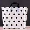 Saco para roupas atacado saco de presente plástico manual sacola de compras loja de roupas saco para roupas sacola tote PE impressa impressão