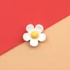 Flor de cinco pétalos accesorios de resina flores pequeñas frescas diy hecho a mano pegamento de crema parche para funda de teléfono accesorios para el cabello al por mayor