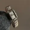 IEKE Reloj de Pulsera Metálico Estilo Frío Acero para Mujer Nicho Lujo Ligero Moda Alto Sentido Reloj de Mujer Reloj de Cuarzo Venta Caliente