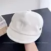Gorra de newsboy de sarga simple y a la moda con logo pequeño para mujer, gorra versátil casual de pico de pato para otoño e invierno, sombrero octagonal cálido y moderno