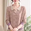 Elegante top de punto holgado para primavera y otoño con cuello, adecuado para mujeres de 40 años en adelante, una cómoda camiseta de manga larga