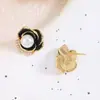 Brincos Elegantes de Camélia com Pérolas Naturais, Brincos de Luxo Leve e de Alta Qualidade, Brincos Modernos e Versáteis com Pino de Prata 925 para Mulheres