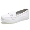 Sapatos de enfermeira sola macia respiráveis sapatos brancos femininos outono Novo couro genuíno sola grossa sapatos femininos sola plana atacado lote misto entrega em uma peça