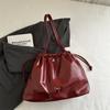 Bolso de Hombro de Moda con Cordón de Gran Capacidad de Cuero Suave 2025 Diseño Nicho de Alta Gama Nuevo Bolso Bucket para Mujer Primavera y Verano
