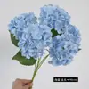 Buquê de hortênsias artificiais de 4 peças com toque realista, adequado para decoração de cenários e arranjos de casamento, oferecendo uma estética de alta qualidade.