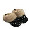 Zapatillas cálidas para la cabeza con estampado de lunares pequeños estilo coreano retro de fondo plano para exteriores, pelo largo, nuevo modelo de otoño e invierno para mujer, zapatillas de media caña 2026 con borde de pelo