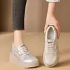 Zapatillas Deportivas Casuales Versátiles de Cuero Suave de Moda Más Vendidas Primavera Suela Gruesa Aumentadoras de Altura 2026 Nuevas para Mujer