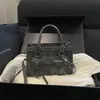 Bolsa Quadrada Pequena com Decoração de Zíper para o Dia a Dia Feminina Outono 2026 Nova Doce Estilo Coreano Fashionável Retrô Bolsa de Ombro Único Transversal