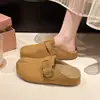 Chinelos femininos estilo Birkenstock, com separador de dedos falso, sola grossa, bico fechado, para uso externo, coleção outono 2026, camurça retrô, sola macia, slip-on, meia pantufa