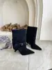 Bota de Salto Agulha com Fivela Larga no Cano Estilo Francês para Mulheres, Estilo Outono e Inverno, Bota de Cano Médio Bonita e de Alta Qualidade para Roupas de Exterior
