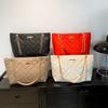 Bolsa Grande Feminina 2026 Nova Tendência Bolsa Acolchoada com Corrente Estilo Coreano Bolsa de Ombro Transversal Moda Bordada Bolsa de Mão Tote