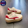 Calçados de Comércio Exterior com Solado Grosso Estilo Alemão Feminino 2026 Outono Novo Estilo Aumenta Altura Solado Macio Casual Versátil Esportivo Sapatos Brancos Tênis