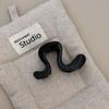 Pinza para el Cabello de Media Cola con Letra de Onda Irregular Pequeña Pinza de Agarre Cabeza de Mujer Elegante de Alto Nivel Clip Tiburón de Media Cola Accesorios para el Cabello