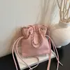 Bolso bandolera de moda con cordón, color liso, para mujer, nueva colección de primavera 2026, bolso de hombro simple y elegante en forma de cubo