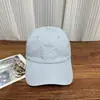 Gorra de Béisbol Versátil de Estilo Coreano con Bordado de Letras y Visera Amplia y Profunda, Versátil, Adelgazante del Rostro, Protector Solar