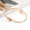 Moda coreana trébol de cuatro hojas acero de titanio diamante adhesivo pulsera abierta para estudiante femenina pulsera de acero inoxidable color oro rosa regalo para novias