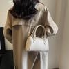 La popular bolsa Boston de este año, versátil para primavera y verano 2024, nueva bolsa de hombro cruzado retro, bolso pequeño portátil para mujer