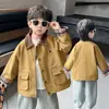 Chaqueta de solapa caqui para niño para primavera y otoño, estilo coreano, cortavientos moderno y elegante para niños, adecuada para niños pequeños y medianos, exportación transfronteriza