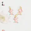 Venta al por mayor de fábrica Colgantes de Esmalte Chapados en Cobre Dorado Cabeza de Tigre Ciervo Gatito Gato Colgantes Pequeños Charms para Pulsera Collar DIY