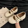 Sapatos femininos Mary Jane baixos, novo modelo outono 2026, rasos bico redondo versáteis camurça bolinhas estilo college sapatos pequenos de couro
