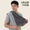 Toalla de algodón de clase A, hilo teñido a rayas, gruesa, absorbente, suave, para adultos, para el hogar, venta al por mayor