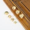 Cobre cepillado Estilo chino nuevo Lujo ligero Manija de un solo agujero para puerta de gabinete Al por mayor Cajón Gabinete Gabinete de vino Estilo francés simple Manija dorada