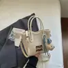 Tela de Alta Calidad con un Tacto Elegante y Sofisticado, Bolso Cruzado de Viaje Exquisito de Moda con Letras de Celebridad de Internet 2026