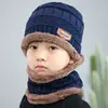 Otoño e invierno más terciopelo gorro de punto para hombre bufanda conjunto de dos piezas Protección para los oídos de invierno gorro de lana para padres e hijos venta al por mayor 9524