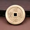 La fábrica original puede personalizar monedas grandes, gruesas, de estilo antiguo de latón que representan a los Cinco Emperadores, las cuales se utilizan como piezas decorativas de Feng Shui para el hogar.