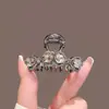 Presilha de cabelo elegante de tamanho médio para penteado semi-preso na parte de trás da cabeça, acessório de cabelo de alta qualidade com laço de cristal requintado, presilha de tubarão para mulheres