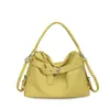 Bolso de mano suave tipo tote retro, de alta calidad y gran capacidad, con un elegante diseño de hebilla de cuero, un bolso inspirado en motocicletas y un bolso cruzado de un solo hombro resistente estilo europeo y americano.