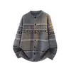 Tejido Fair Isle 2026, con un diseño relajado y elegante, perfecto para otoño e invierno, con un aire preppy y casual, y fácil de combinar con varios atuendos