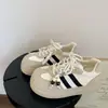 2025 Nuevo Estilo Pequeños Casuales Suela Gruesa Elevadores Punta Ancha Con Cordones Zapatos de Entrenamiento Moral Estilo Coreano Retro Estilo Deportivo Tenis para Mujer