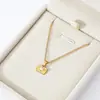Moda de Personalidad de Nicho Minimalista Estilo Ins Artístico Acero Inoxidable Chapado en Oro de 18K Diamante Tachonado Colgante de Sobre Cadena para Clavícula para Mujeres