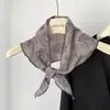 Bufanda Triángulo Cinta para la Cabeza Estampado de Flor de Anacardo Pañuelo Pequeño de Seda Combinación Versátil Protección para el Cuello Bufanda Pequeña Delgada Cinta para la Cabeza Cinturón Primavera Primavera