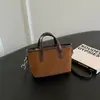 Colección de otoño transfronteriza nueva: bolso de hombro retro de gamuza para mujer, un bolso cruzado o de mano elegante y discreto para el día a día